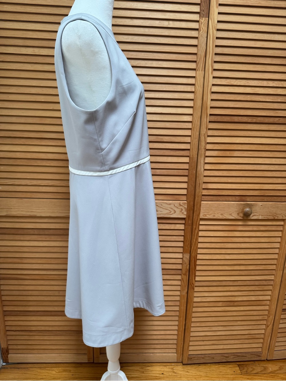 Camilyn Beth Light Gray Sleeveless Fit & Flare Dress Size 10 Coquette Modest - Picture 2 of 9
